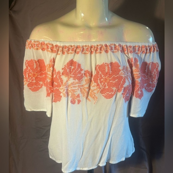 Izzy & Lola Tops - Izzy & Lola Off-Shoulder White and Peach Crochet Blouse